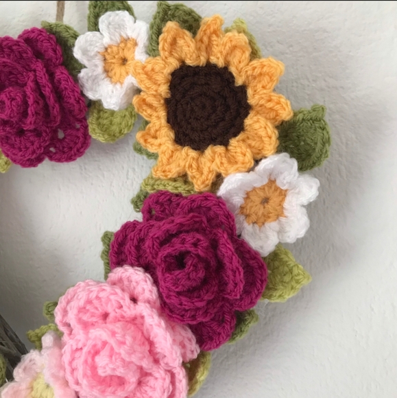 Crochet flowers wreaths, handmade flower wreaths - Picture 2 of 9
